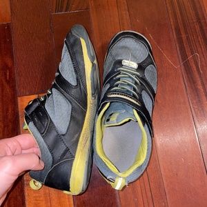 Boy’s Tsukihoshi Mako sneakers gray grey size 4 Shoes Velcro